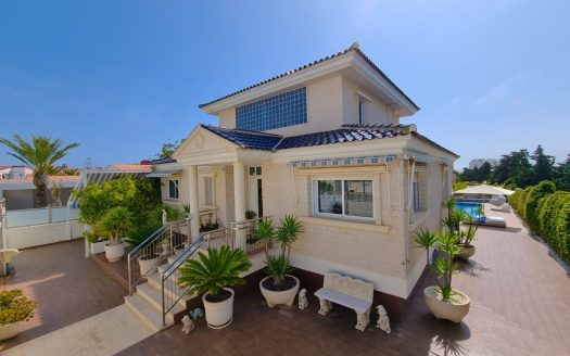 Villa for sale in Torrevieja