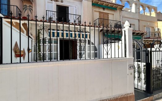 Townhouse for sale in El Chaparral