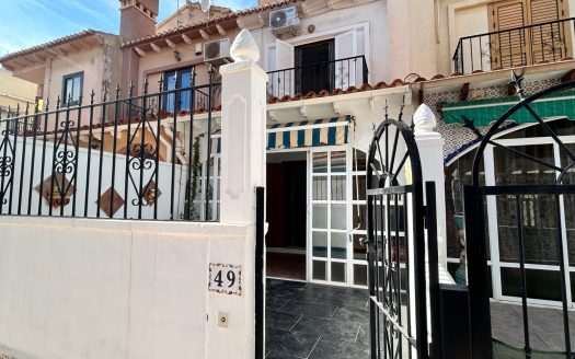 Townhouse for sale in El Chaparral