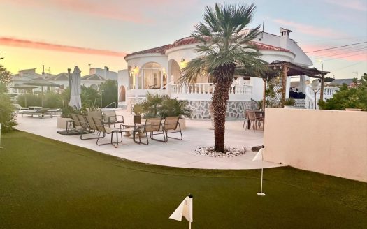 Villa for sale in Torrevieja