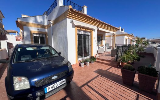 Independent villa for sale in Vistabella golf