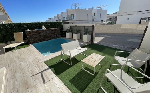 Semi-detached house for sale in Villamartin