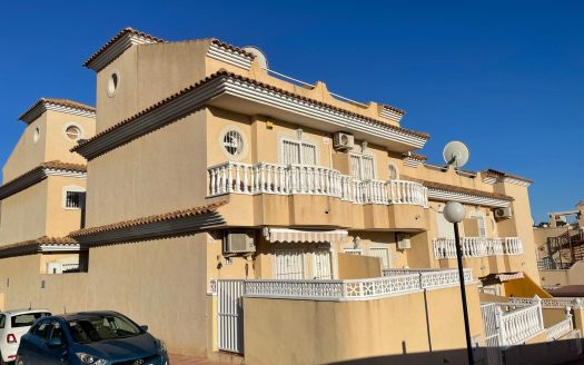 Townhouse for sale in Villamartin