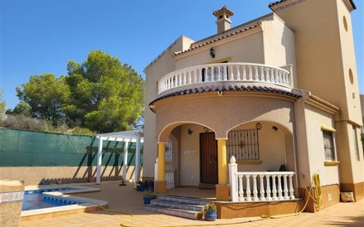 Villa for sale in Villamartin
