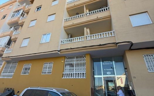 Sunny 1 bedroom apartment, with communal pool in the center of Torrevieja