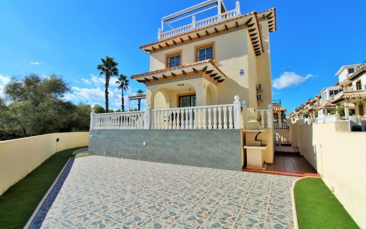 Villa for sale in Playa Flamenca