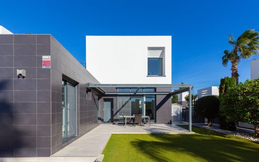 House for sale in Algorfa