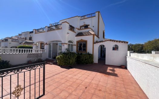 House for sale in Entre Naranjo – Vistabella Golf