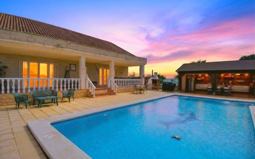 Finca for sale in Albatera