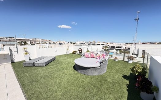 Villa for sale in Villamartin