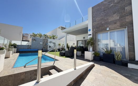 Villa for sale in Villamartin