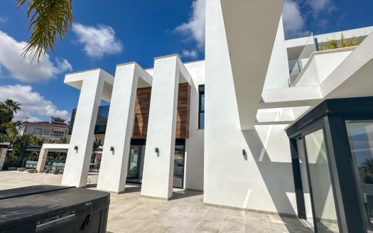 Villa for sale in Villamartin