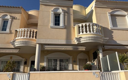 Town House for sale in Heredades