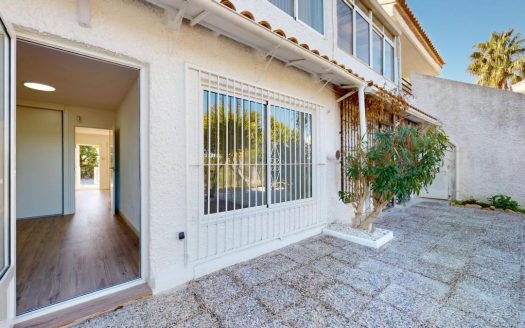 A Stylish Home Designed for Comfortable Living in Villamartin