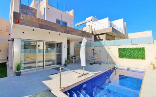 Villa for sale in Villamartin