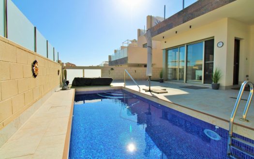 Villa for sale in Villamartin