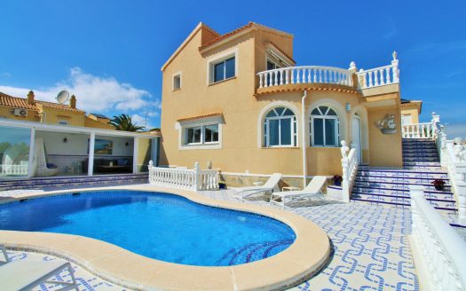 Villa for sale in Villamartin