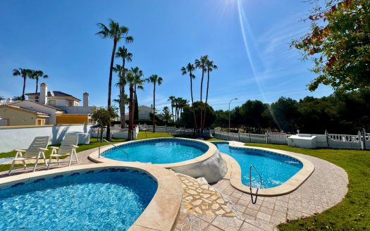 Bungalow for sale in Orihuela Costa
