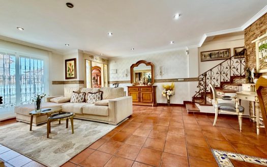 Semi for sale in Orihuela Costa