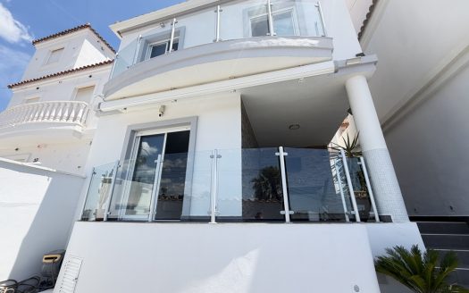 Villa for sale in Villamartin