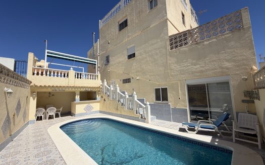 Townhouse for sale in San Miguel De Salinas