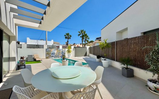 Villa for sale in San Miguel de Salinas