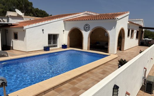 Villa for sale in Pinar de Campoverde