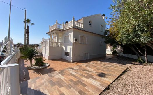 Detached villa in 200m from La Mata beach in Torrevieja.