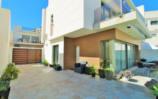 Villa for sale in Villamartin