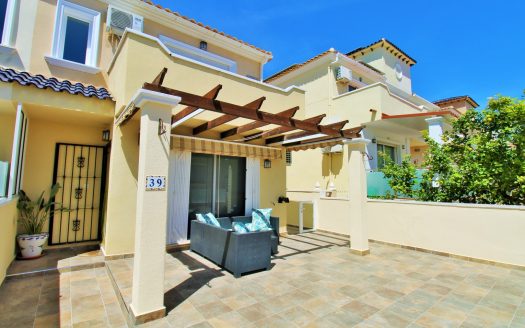 Townhouse for sale in Villamartin