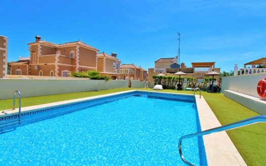 Townhouse for sale in Villamartin