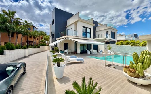 Villa for sale in San Miguel de Salinas