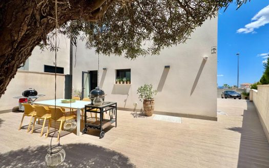 Villa for sale in San Miguel de Salinas