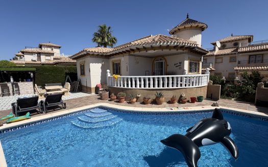 Villa for sale in Villamartin
