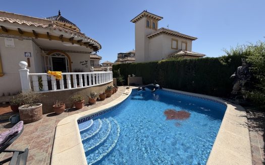 Villa for sale in Villamartin