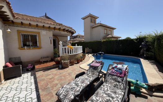 Villa for sale in Villamartin