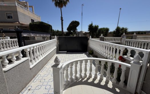 Townhouse for sale in Playa Flamenca