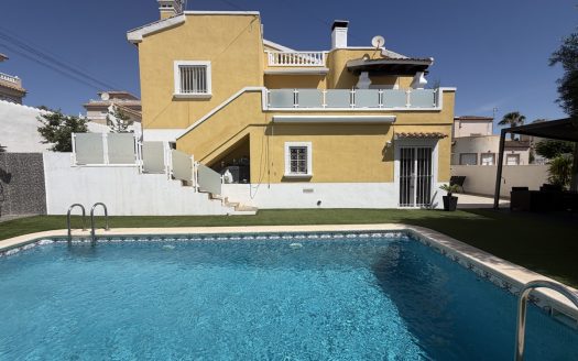 Villa for sale in Villamartin
