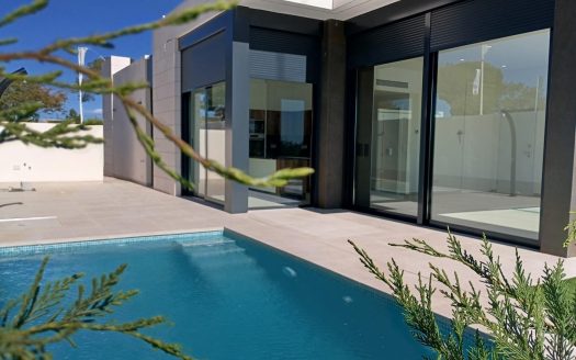 NEW BUILD VILLAS IN PILAR DE LA HORADADA ON THE GOLF COURSE