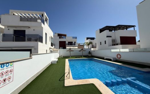 3 bedroom penthouse for sale in Torre de la Horadada in 400 meter from the beach.