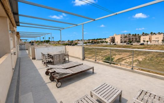 Penthouse with solarium in 250m from the beach.