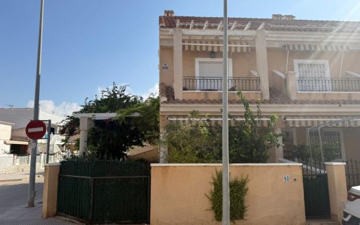 4 bedroom, south facing corner house, at 150m from the beach in Torre de la Horadada