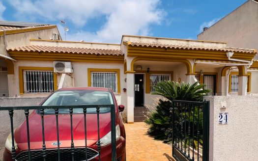 Townhouse for sale in Daya Nueva