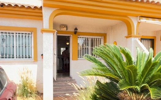 Townhouse for sale in Daya Nueva