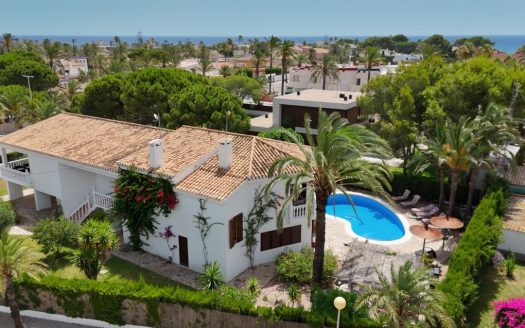 Villa for sale in Cabo Roig