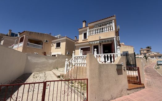 Villa for sale in Villamartin
