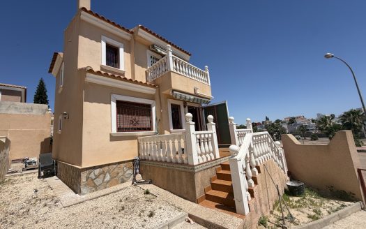 Villa for sale in Villamartin
