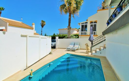 Villa for sale in Villamartin