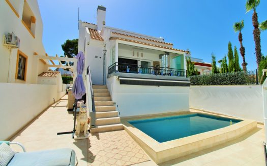 Villa for sale in Villamartin