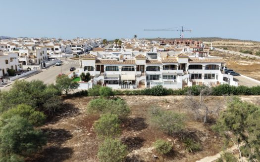 Apartment / Flat for sale in Entre Naranjo – Vistabella Golf
